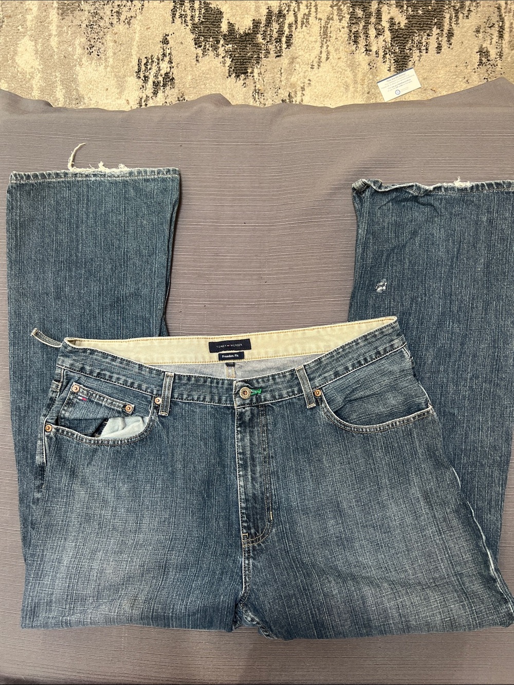 Men’s Tommy Hilfiger Freedom Fit Jeans~
SZ 38 X 30